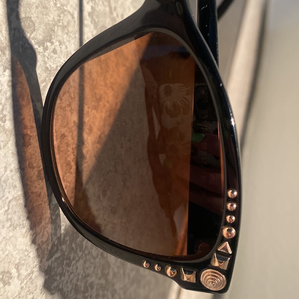 Versace Women's Sunglasses with Black and Brown Accents - Picture 13 of 13